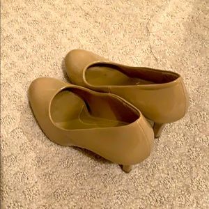 tan and black comfortable heels